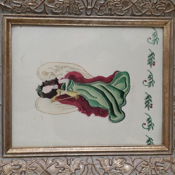 Angel Bath Towels and Soap Dispenser - Picture 3 of 10